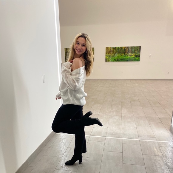 Meet your Posher, Ava - Picture 1 of 1